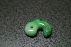糸魚川産翡翠　勾玉　20mm