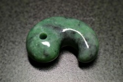 糸魚川産翡翠　勾玉　38mm