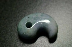糸魚川産翡翠　勾玉　30mm