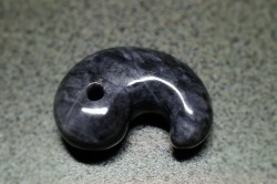 糸魚川産翡翠　勾玉　32mm