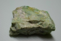 糸魚川産　翡翠原石