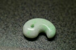 糸魚川産翡翠　勾玉　20mm
