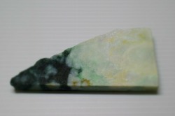 糸魚川産　翡翠原石　板