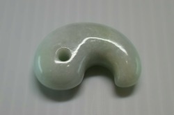 糸魚川産翡翠　勾玉　32mm