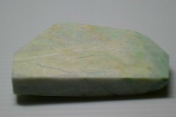 糸魚川産　翡翠原石　板