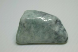 糸魚川産　翡翠原石