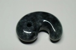 糸魚川産翡翠　勾玉　34mm