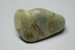 糸魚川産　翡翠原石