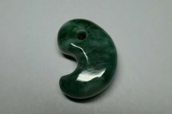 糸魚川産翡翠　勾玉　30mm
