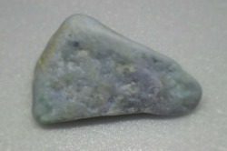 糸魚川産　ラベンダー　原石　
