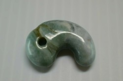 糸魚川産翡翠　勾玉　26mm