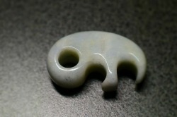 糸魚川産翡翠　勾玉(獣型)　33mm