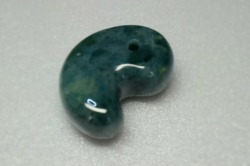 糸魚川産　勾玉
