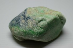 糸魚川産　翡翠原石