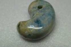 糸魚川産　勾玉