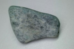 糸魚川産　 翡翠　原石