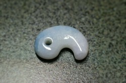 糸魚川産翡翠　勾玉　18mm
