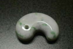糸魚川産翡翠　勾玉　40mm