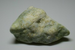 糸魚川産　翡翠原石