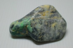 糸魚川産　翡翠原石