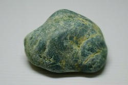 糸魚川産　翡翠原石