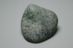 糸魚川産　翡翠原石