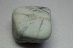 糸魚川産　翡翠　原石　