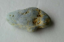 糸魚川産　海石 　ラベンダー