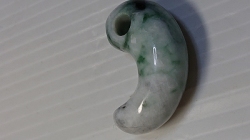 糸魚川産　勾玉　40mm