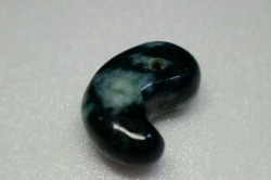 糸魚川産　勾玉