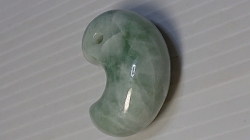 糸魚川産　勾玉 40mm