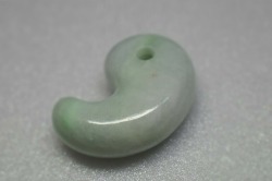 糸魚川産　勾玉