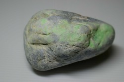 糸魚川産　翡翠原石　