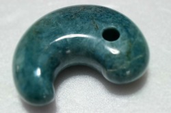 糸魚川産　勾玉