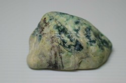 糸魚川産　翡翠原石　