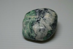 糸魚川産　翡翠原石