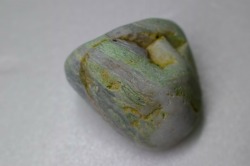 糸魚川産　翡翠　原石