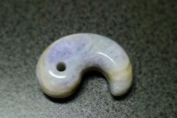 糸魚川産翡翠　勾玉　32mm