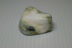 糸魚川産　翡翠原石