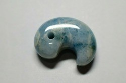 糸魚川産翡翠　勾玉　30mm