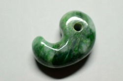 糸魚川産翡翠　勾玉　31mm
