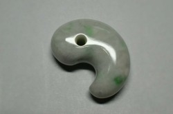 糸魚川産翡翠　勾玉　30mm