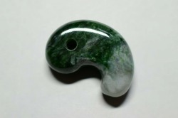 糸魚川産翡翠　勾玉　31mm