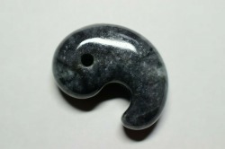 糸魚川産翡翠　勾玉　33mm