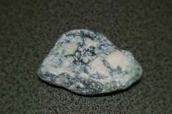 糸魚川産　翡翠原石