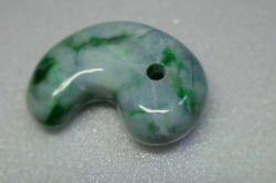 糸魚川産　翡翠　勾玉  42mm