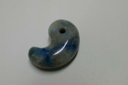 糸魚川産　勾玉 32mm