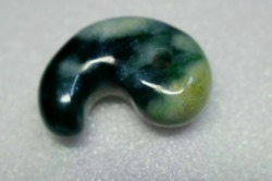 糸魚川産　勾玉 33mm