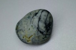 糸魚川産　翡翠　原石
