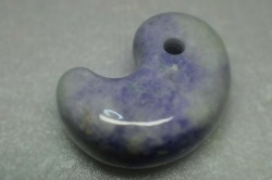 糸魚川産　勾玉 33mm